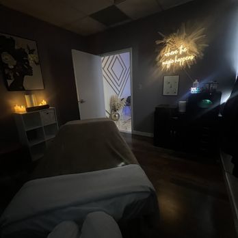 Lavender Healing - Massage room - Massage Therapy Near Me - Laurel, Maryland Lavender Healing - Massage room - Massage Therapy Near Me - Laurel, Maryland