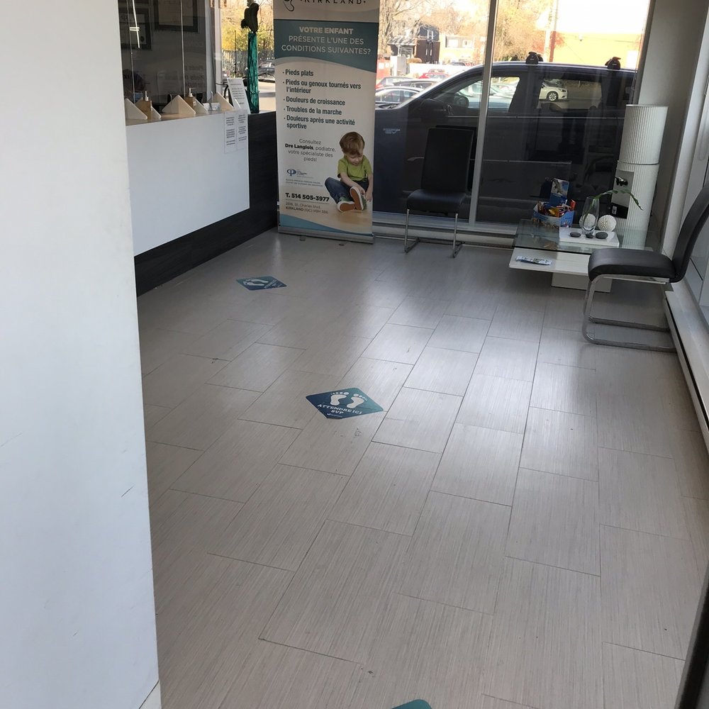 PiedRéseau - Entrance to waiting area - Podiatrists Near Me - Kirkland, Quebec PiedRéseau - Entrance to waiting area - Podiatrists Near Me - Kirkland, Quebec