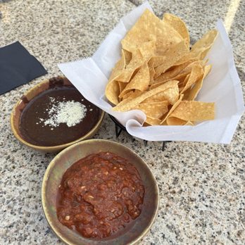 Zócalo - Starter chips and salsa + beans - Mexican Near Me - Sacramento, California Zócalo - Starter chips and salsa + beans - Mexican Near Me - Sacramento, California