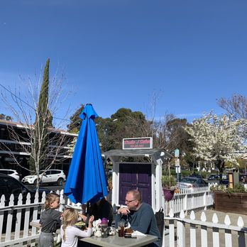 Got Plate Lunch - Sitting outside area - Hawaiian Near Me - Benicia, California