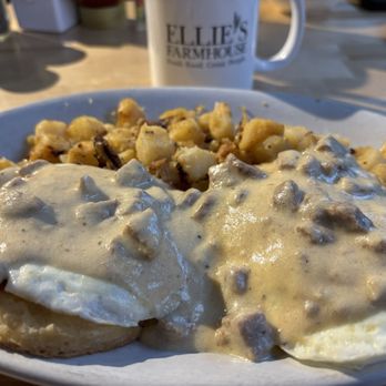 Ellie's Farmhouse - Methuen - Biscuits and gravy - American Near Me - Methuen, Massachusetts Ellie's Farmhouse - Methuen - Biscuits and gravy - American Near Me - Methuen, Massachusetts
