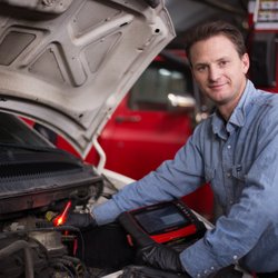 Nosso Auto - Mike, doing an electrical diagnosis