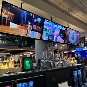 MOVIE TAVERN SYRACUSE - Updated January 2025 - 81 Photos & 257 Reviews