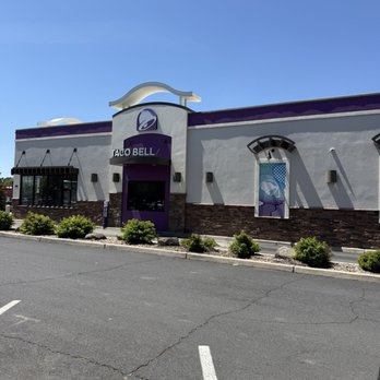 Taco Bell - Exterior - Fast Food Near Me - Madras, Oregon