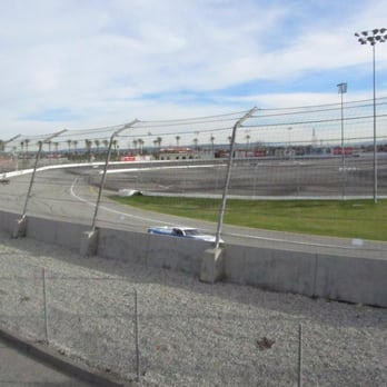 LA Racing - Friends are driving there - Arcades Near Me - Irwindale, California