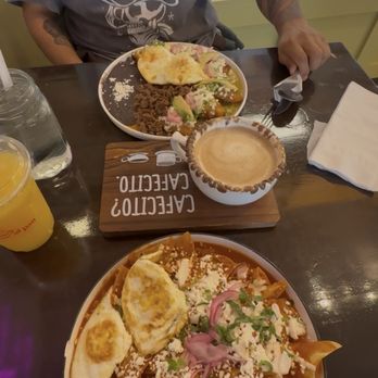 Al Pan Caliente - Chilaquiles  Orange juice  Cappuccino  Chilaquiles rellenos - Desserts Near Me - Lawrenceville, Georgia
