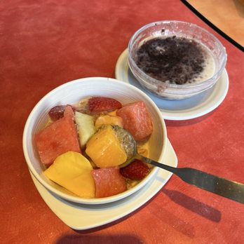 Kowloon Tong Dessert Cafe - Fruits Coconut Milk Peach Gum & Taro In Coconut Milk Black Sticky Rice - Desserts Near Me - San Francisco, California