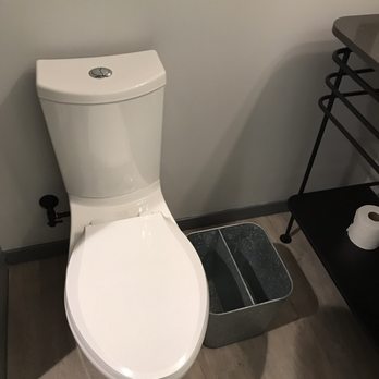 Moxy Denver Cherry Creek - Toilet - Hotels Near Me - Denver, Colorado