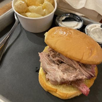 Hogwood BBQ - BBQ sandwich (pre-sauce) & Mac n cheese - Barbeque Near Me - Franklin, Tennessee