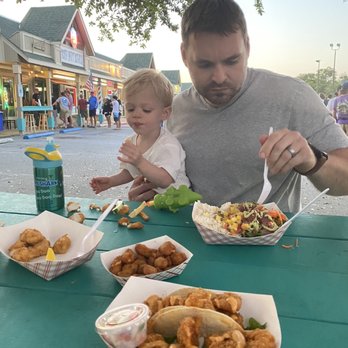 Fish Hut Grill - Shrimp tacos, cheese curds, poke bowl, and fish bites - American Near Me - Emerald Isle, North Carolina Fish Hut Grill - Shrimp tacos, cheese curds, poke bowl, and fish bites - American Near Me - Emerald Isle, North Carolina