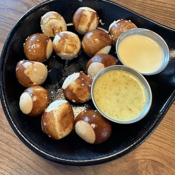 30hop - Pretzel bites - Beer Bar Near Me - Lee's Summit, Missouri