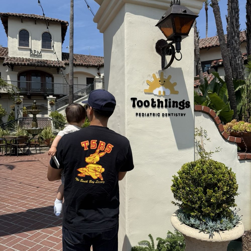 Toothlings Pediatric Dentistry - Outside entrance into the nice courtyard. - Pediatric Dentists Near Me - Manhattan Beach, California Toothlings Pediatric Dentistry - Outside entrance into the nice courtyard. - Pediatric Dentists Near Me - Manhattan Beach, California