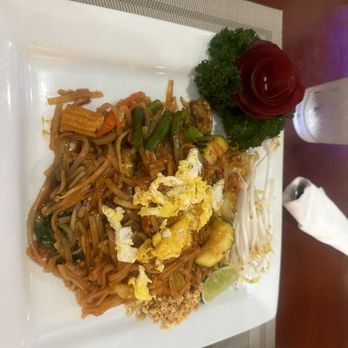 Lum Thai Restaurant - Vegetable pad Thai. - Thai Near Me - Jacksonville, Florida Lum Thai Restaurant - Vegetable pad Thai. - Thai Near Me - Jacksonville, Florida