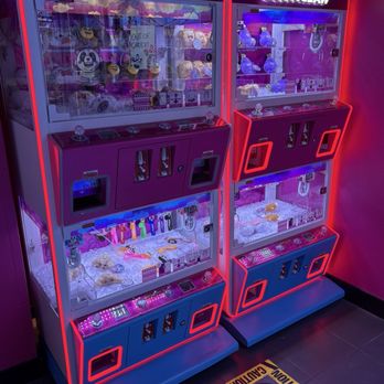 Supa Claw - 2 token tiny claw machines - Arcades Near Me - Paradise, Nevada