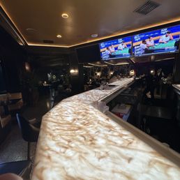 It's a wanna be sports bar It's a wanna be sports bar