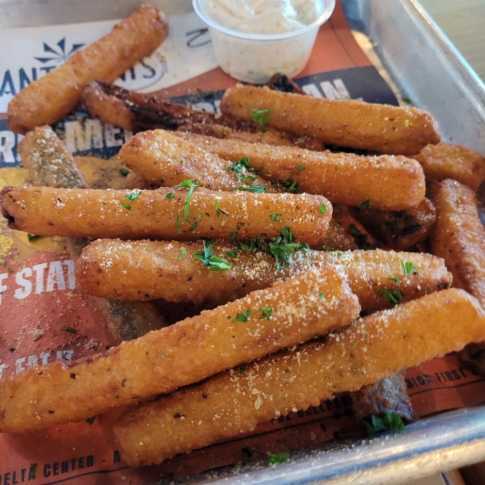 Fried zucchini sticks and yummy sauce