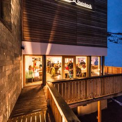 Restaurant Steinbock - Restraurant-Terrasse mit Blick ins Restaurant