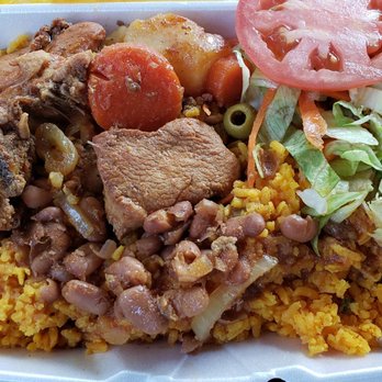 El Malecon - Chicken stew - Latin American Near Me - New Britain, Connecticut