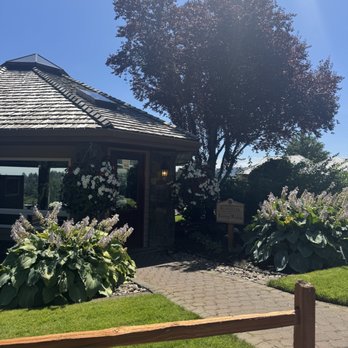 Blakeslee Vineyard Estate - Tasting room - Wine Tasting Room Near Me - Sherwood, Oregon