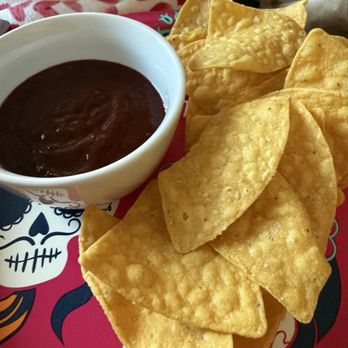 Los Cuates - Salsa & Chips at Home Yum! - New Mexican Cuisine Near Me - Albuquerque, New Mexico