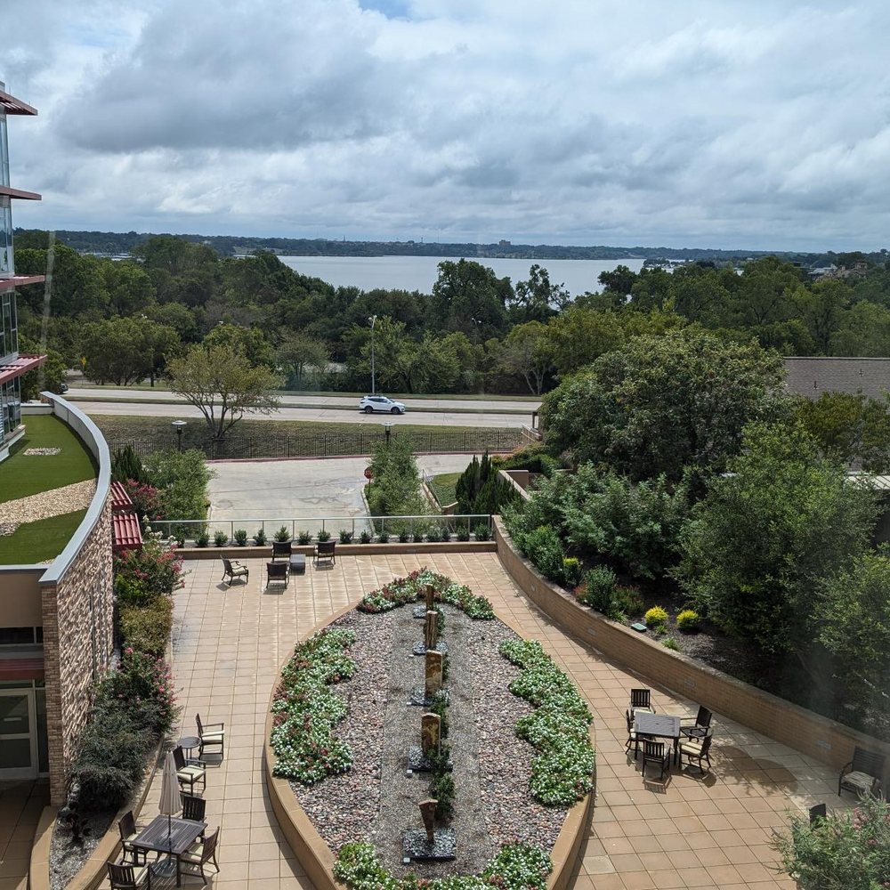 CC Young - Overlook Courtyard - Hospice Near Me - Dallas, Texas