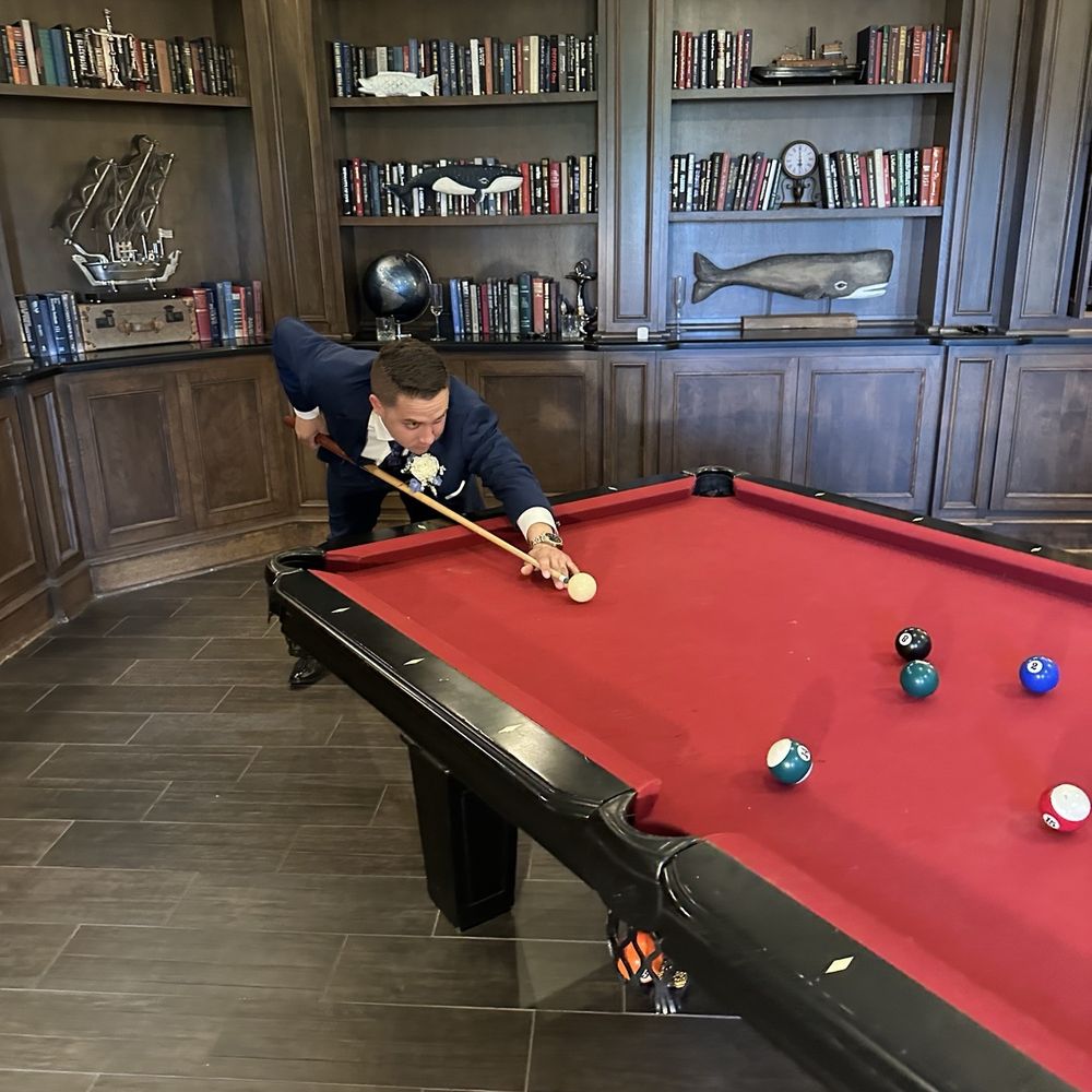 Grooms Suite has a pool table Grooms Suite has a pool table