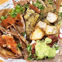 La Mixte-Ca - Tacos asada , carne enchilada, chorizo y tortillas hecha a mano