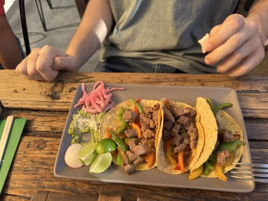 La Oruga y La Cebada by null