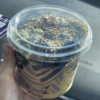 Blendabowl - Passion Fruit Bowl with Bananas & Blackberries, Bee Pollen & Hemp Seeds. Delicious! - Juice Bars & Smoothies Near Me - Pasadena, Maryland