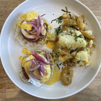 Libélula Bakery and Kitchen - Eggs Benedict - Dominican Near Me - Montclair, New Jersey Libélula Bakery and Kitchen - Eggs Benedict - Dominican Near Me - Montclair, New Jersey