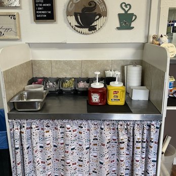Basics - Cute, clean decor inside - Coffee & Tea Near Me - Quartzsite, Arizona Basics - Cute, clean decor inside - Coffee & Tea Near Me - Quartzsite, Arizona