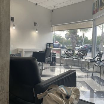 Blow N Dry Lounge - Blow Dry/Out Services Near Me - Pinecrest, Florida