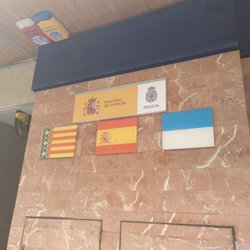 Oficina de Documentación de Españoles y Extranjeros - Flag protocol: The Flag of Valencia can't be bigger than the Flag of Spain nor smaller than the flags of other entities (Wikipedia)