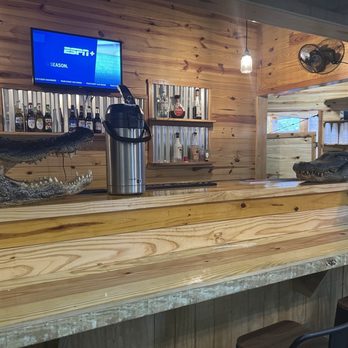 Bayou Snacks and Drinks - Bar - American Near Me - Lockport, Louisiana