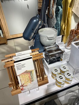 Crate & Barrel by null