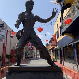 Who is that? Lee Siu Loong better known to non-Chinese as Bruce Lee Who is that? Lee Siu Loong better known to non-Chinese as Bruce Lee