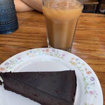 Cafe on 27 - Flourless chocolate cake - Breakfast & Brunch Near Me - Topanga, California