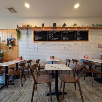 Belly Cake - Seating - Pancakes Near Me - Bayside, New York