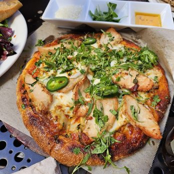 Urth Caffé-Pasadena - Pizza el Diablo: spicy chicken with grilled cilantro chicken breast, three chili sauce, fresh jalapeno, micro cilantro, and mozzarella - Cafes Near Me - Pasadena, California