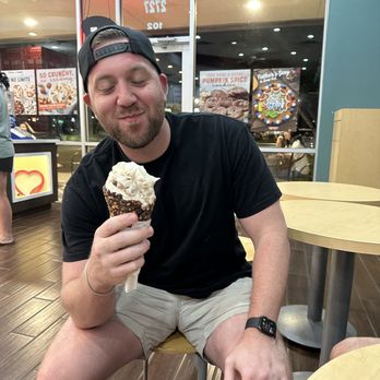 Marble Slab Creamery - Ice Cream & Frozen Yogurt Near Me - Rosenberg, Texas