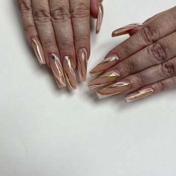 Lavish Beauty Lounge - Hair Stylists Near Me - Visalia, California