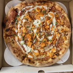 Sunshine Tomato Pizzeria - Buffalo chicken pizza