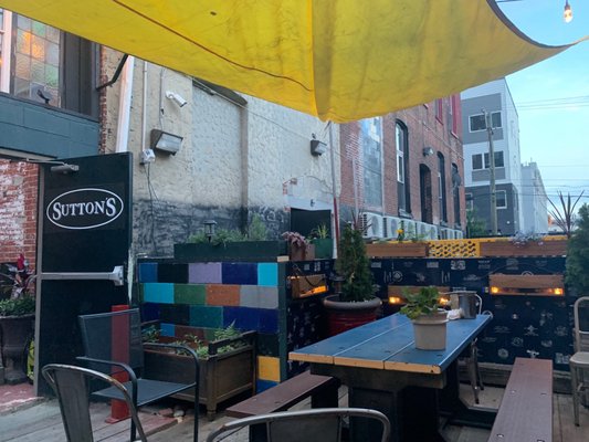 Sutton's Bar by null