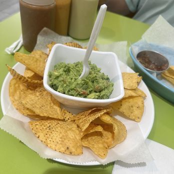 Mi Lindo Maravatio - Chips & guac. - Mexican Near Me - Chicago, Illinois Mi Lindo Maravatio - Chips & guac. - Mexican Near Me - Chicago, Illinois