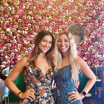 Kixi Cafe - Rose wall inside - Breakfast & Brunch Near Me - Boca Raton, Florida