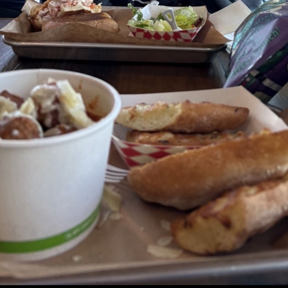 Piccolo - meatballs and garlic bread - Sandwiches Near Me - Monterey, California Piccolo - meatballs and garlic bread - Sandwiches Near Me - Monterey, California