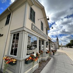 Courthouse Pub - Historic restaurant on Courthouse Sq.