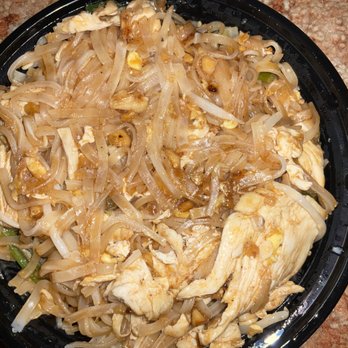 Smiling Banana Leaf - Pad Thai with Chicken - Thai Near Me - Pittsburgh, Pennsylvania