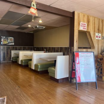 Michel’s Restaurant & Bakery - Dinning area - Breakfast & Brunch Near Me - Littlerock, California