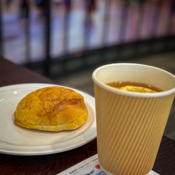 Hong Kong Kitchen - Milky tea and pineapple bun - Chinese Near Me - Rosemead, California Hong Kong Kitchen - Milky tea and pineapple bun - Chinese Near Me - Rosemead, California